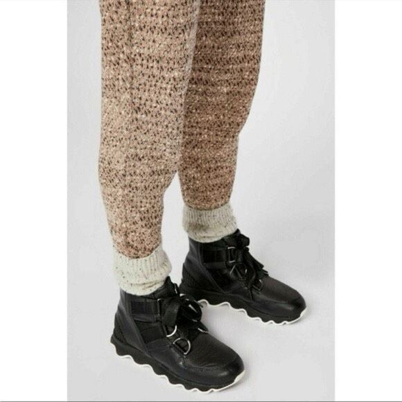 ✨NWOT Free People Knit Cozy Sweater Sz Medium Trousers✨ - Picture 3 of 9